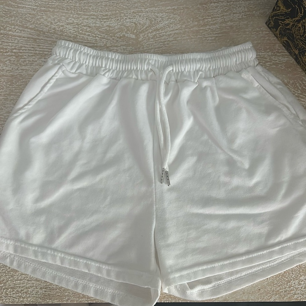 NWT CASUAL WHITE SHORTS☀️
